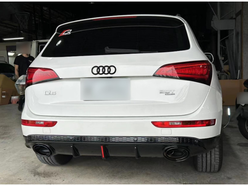 Дифузор ( заднього бампера ) Full Black / Black Pipe ( в стилі RSQ5 + лед стоп ) на Audi Q5 8R 2012-2016 року