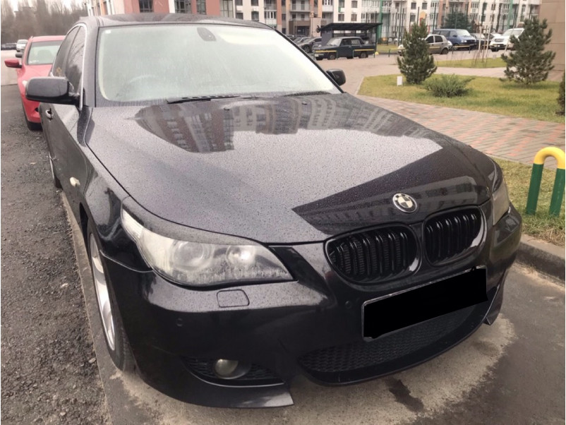 Ніздрі Чорний глянець ( Подвійні M-Look ) на BMW 5 Series E60 / E61 2003-2010 року