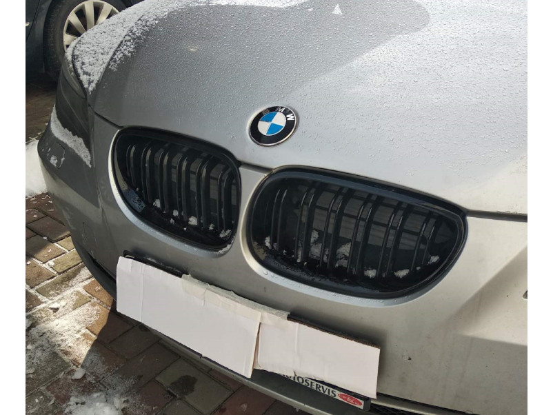 Ніздрі Чорний глянець ( Подвійні M-Look ) на BMW 5 Series E60 / E61 2003-2010 року
