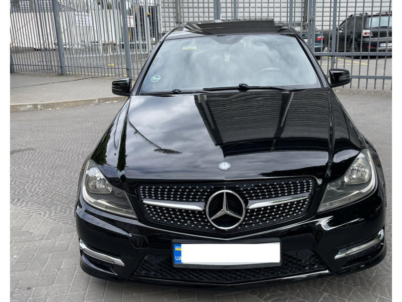 Решітка радіатора Black Diamond на Mercedes-Benz C-Class W204 2007-2014 року