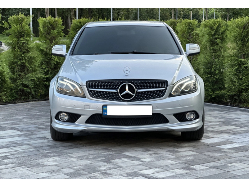 Решітка радіатора Black Diamond на Mercedes-Benz C-Class W204 2007-2014 року
