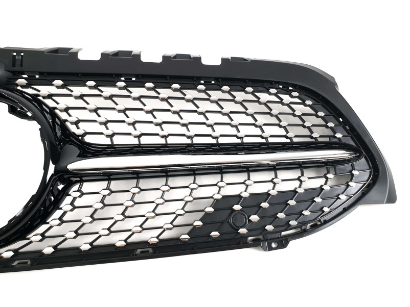 Решітка радіатора Black  ( з місцем під камеру ) Diamond на Mercedes-Benz A-Class W177 2018-2022 року