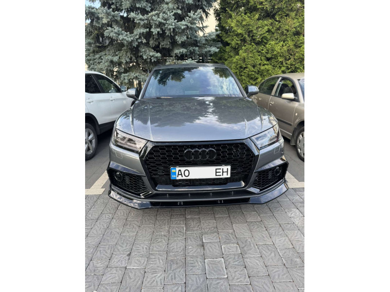 Передній бампер  ( в стилі RS ) на Audi Q5 80A 2016-2020 року