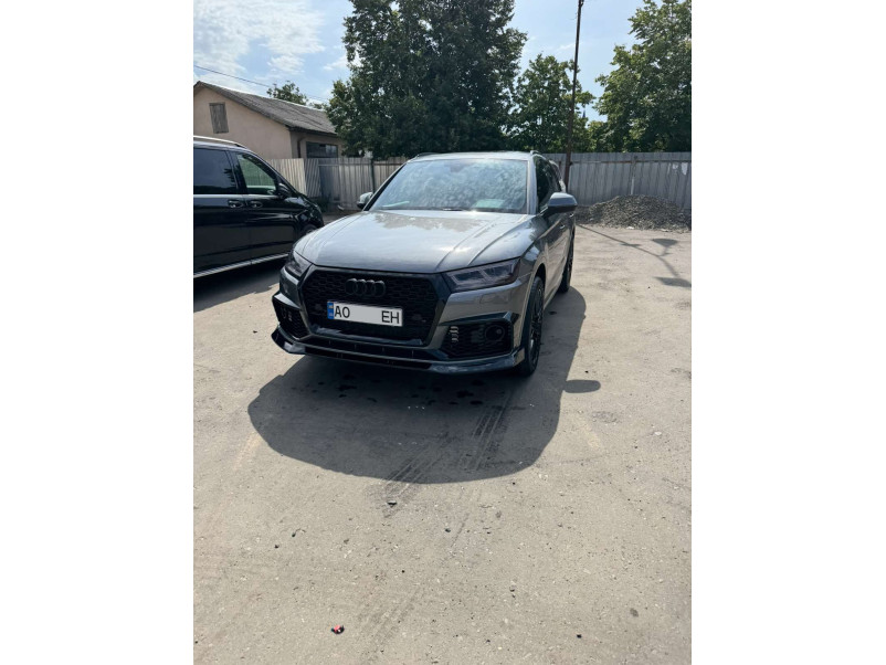 Передній бампер  ( в стилі RS ) на Audi Q5 80A 2016-2020 року