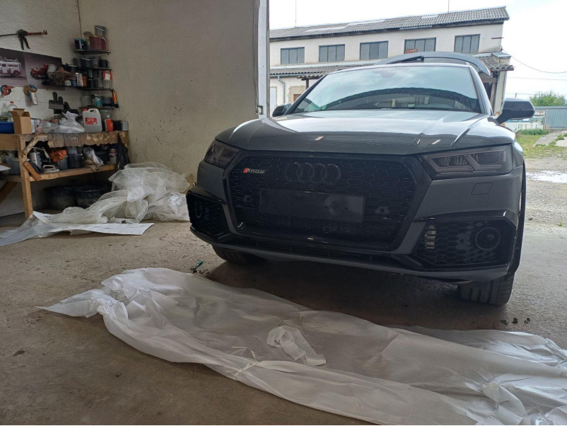 Передній бампер  ( в стилі RS ) на Audi Q5 80A 2016-2020 року