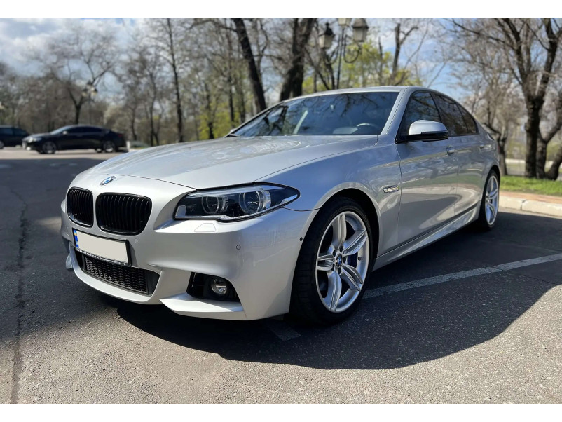 Передній бампер  ( M Sport Paket ) LCI на BMW 5 Series F10 / F11 2010-2017 року