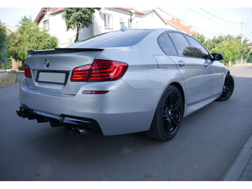 Задній бампер  ( M Sport Paket ) на BMW 5 Series F10 / F11 2010-2017 року