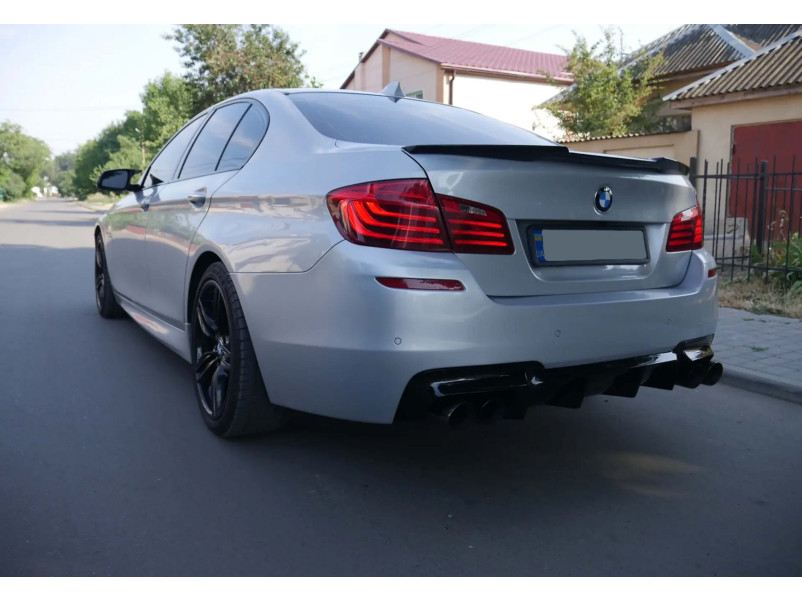 Задній бампер  ( M Sport Paket ) на BMW 5 Series F10 / F11 2010-2017 року