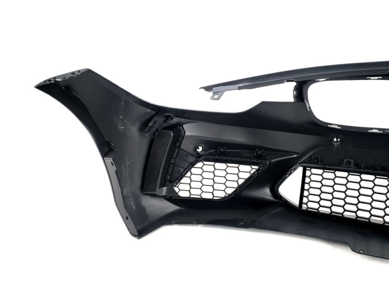 Передній бампер  ( M2 Look ) на BMW 3 Series F30 / F31 2011-2018 року