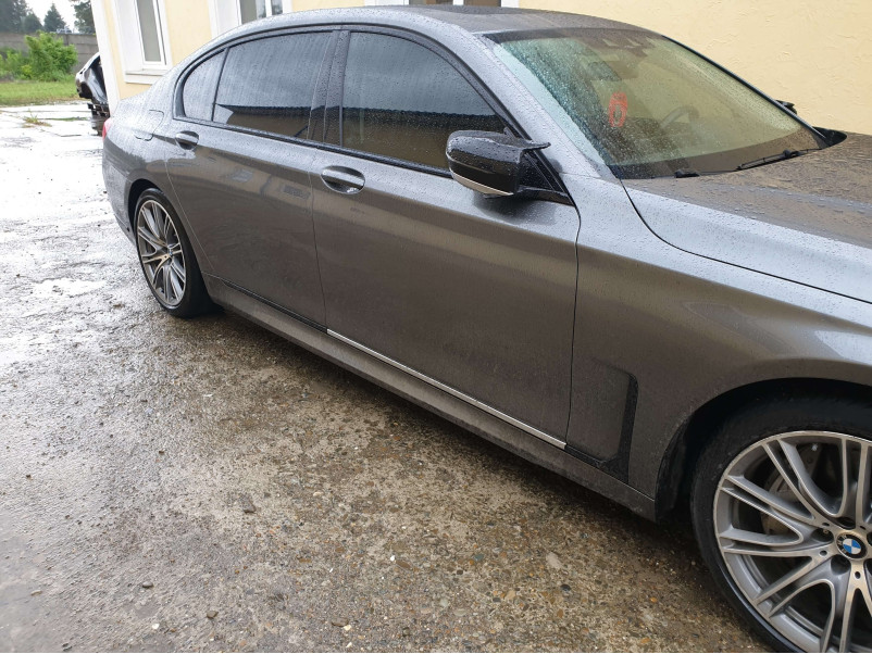 Накладки на пороги  ( M-Paket ) під проекцію на BMW 7 Series G11 / G12 2019-2023 року