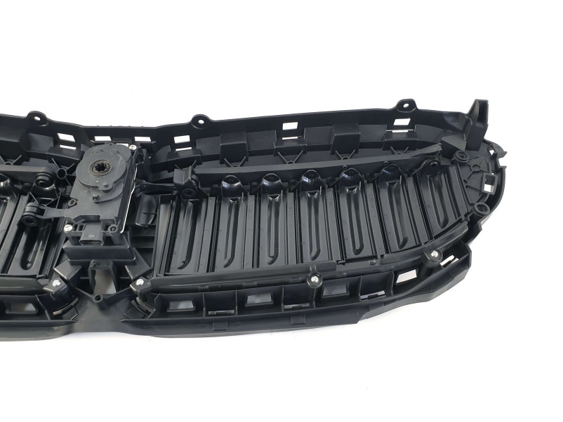 Повітряна заслонка ( жалюзі )  з моторчиком на BMW 3 Series G20 / G21 2018-2022 року