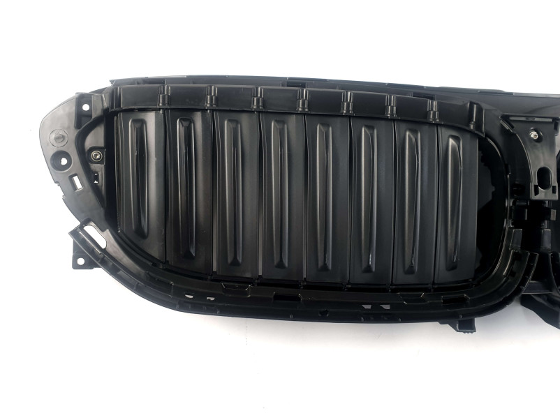 Повітряна заслонка ( жалюзі )  з моторчиком на BMW 5 Series G30 / G31 2017-2020 року
