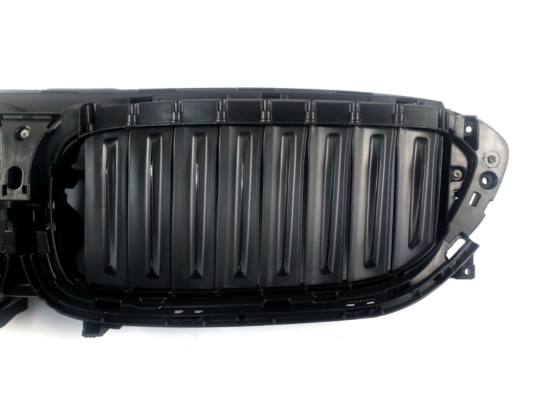 Повітряна заслонка ( жалюзі )  з моторчиком на BMW 5 Series G30 / G31 2017-2020 року