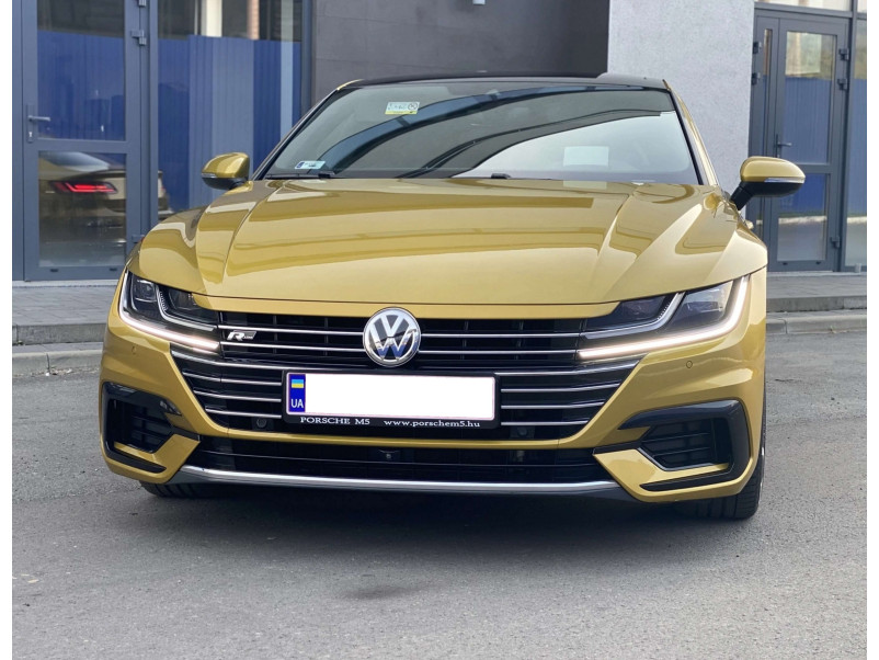 Передній бампер  ( стиль R-Line ) на Volkswagen Arteon 2017-2020 року