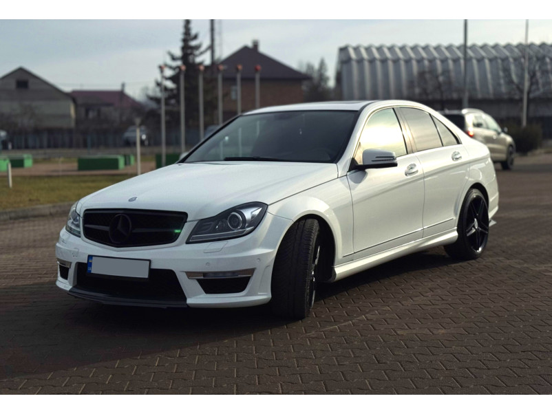 Решітка радіатора  SL Flat Black на Mercedes-Benz C-Class W204 2007-2014 року