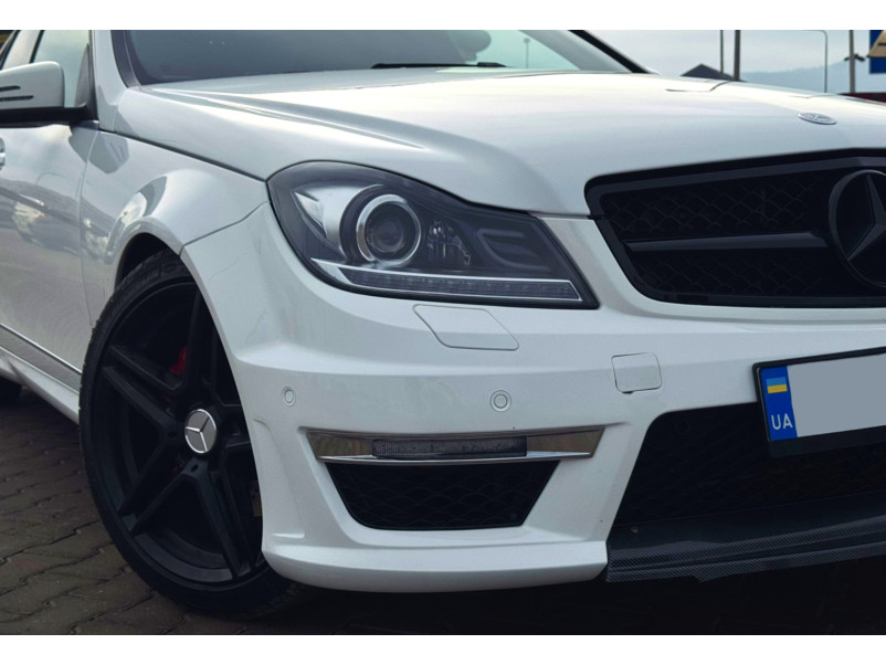 Решітка радіатора  SL Flat Black на Mercedes-Benz C-Class W204 2007-2014 року