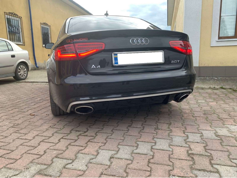 Дифузор ( заднього бампера ) Black Silver / Chrome Pipe ( в стилі RS4 ) на Audi A4 B8 2011-2015 року