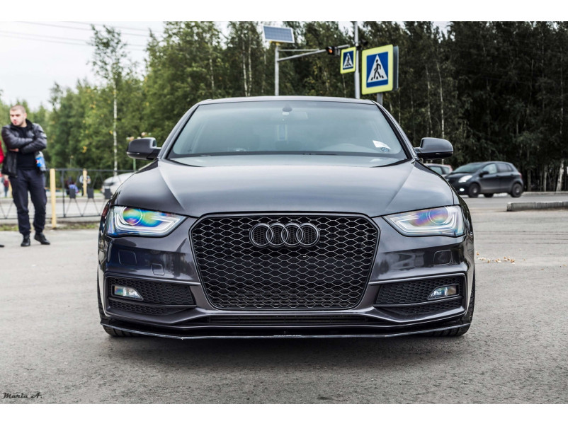 Решітка радіатора Full Black (  стилі RS4 ) на Audi A4 B8 2011-2015 року