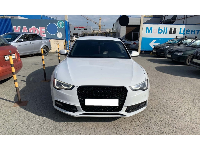 Решітка радіатора Full Black (  стилі RS4 ) на Audi A4 B8 2011-2015 року
