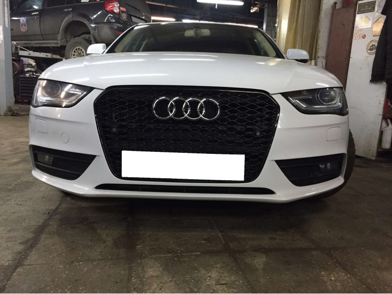 Решітка радіатора Full Black (  стилі RS4 ) на Audi A4 B8 2011-2015 року