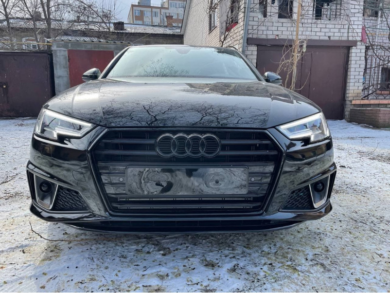 Решітка радіатора Full Black ( в стилі S4 ) на Audi A4 B9 2015-2019 року