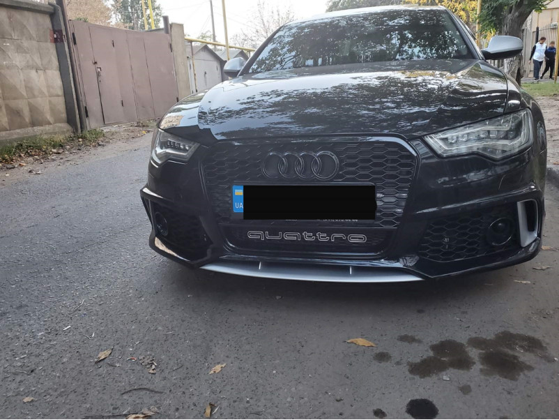 Решітка радіатора Full Black ( в стилі RS6 quattro ) на Audi A6 C7 2011-2014 року