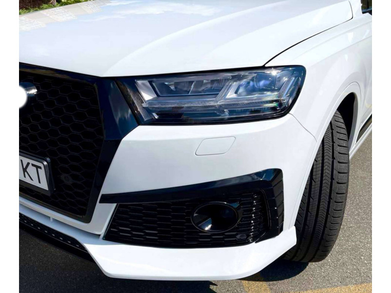 Передній бампер  ( RS Style ) Silver Black на Audi Q7 4M 2015-2020 року
