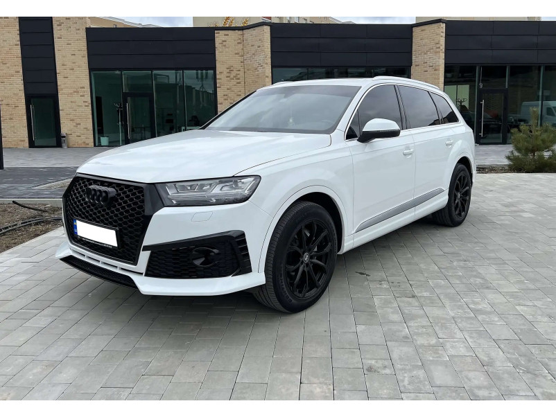 Передній бампер  ( RS Style ) Silver Black на Audi Q7 4M 2015-2020 року
