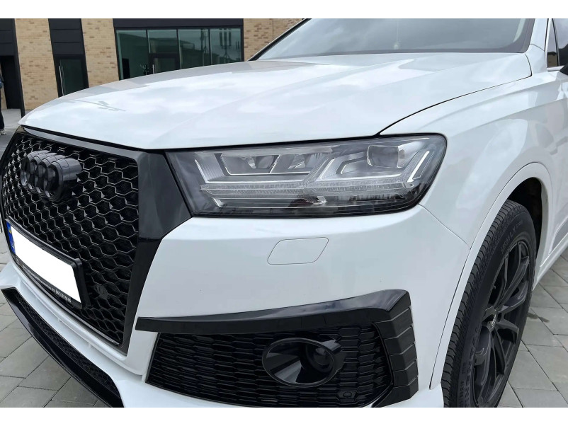 Передній бампер  ( RS Style ) Silver Black на Audi Q7 4M 2015-2020 року