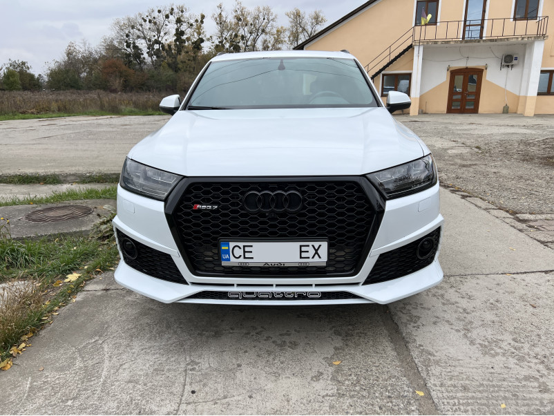 Передній бампер  ( RS Style ) Silver Black на Audi Q7 4M 2015-2020 року