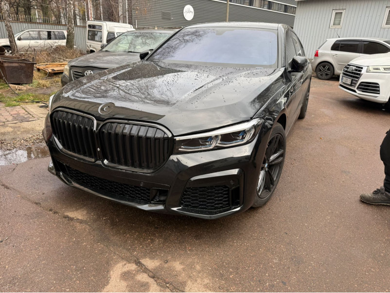 Комплект рестайлінга ( в нову модель )  ( стиль M760 + оптика ) на BMW 7 Series G11 / G12 2015-2019 року