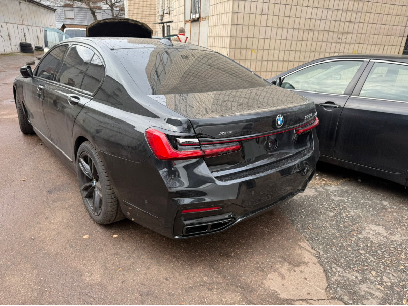 Комплект рестайлінга ( в нову модель )  ( стиль M760 + оптика ) на BMW 7 Series G11 / G12 2015-2019 року