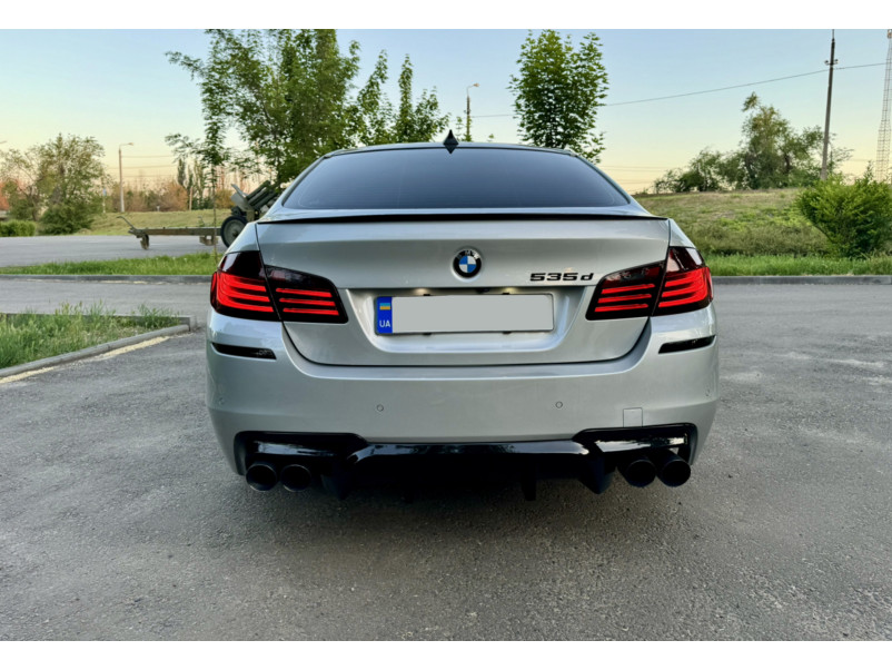 Спойлер Чорний глянець ( стиль M5 ) на BMW 5 Series F10 / F11 2010-2017 року