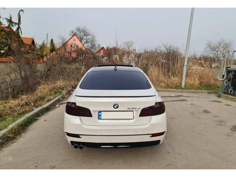 Спойлер Чорний глянець ( стиль M5 ) на BMW 5 Series F10 / F11 2010-2017 року