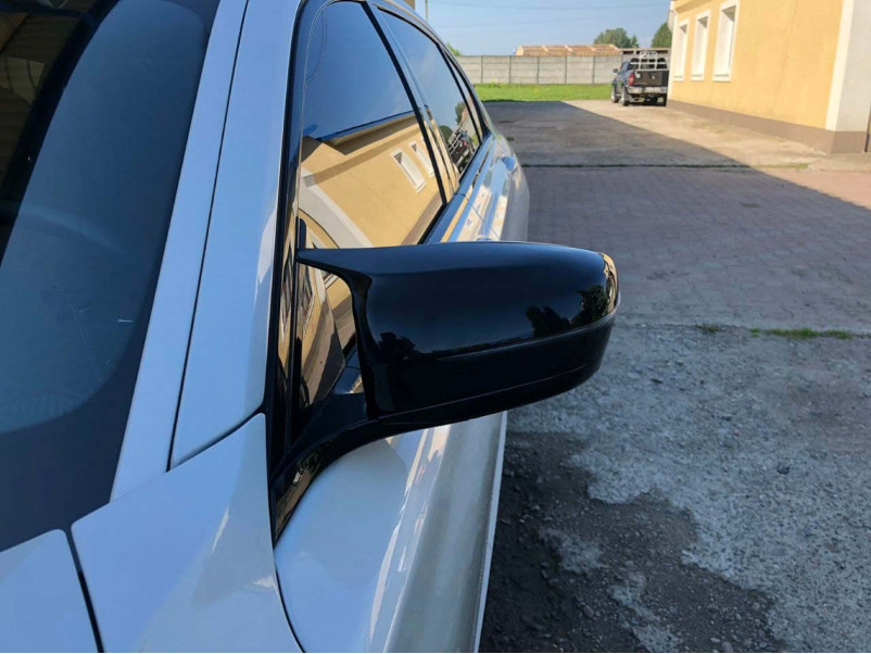 Накладки на дзеркала Чорний глянець ( M-Look ) на BMW 5 Series G30 / G31 2017-2020 року