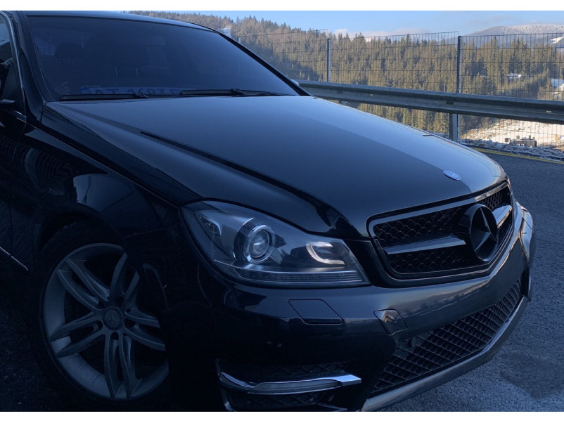 Решітка радіатора ALL Black SL на Mercedes-Benz C-Class W204 2007-2014 року
