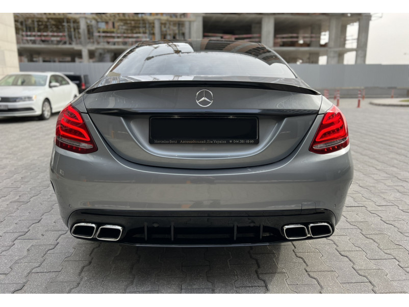 Спойлер Чорний глянець ( седан ) на Mercedes-Benz C-Class W205 2014-2018 року
