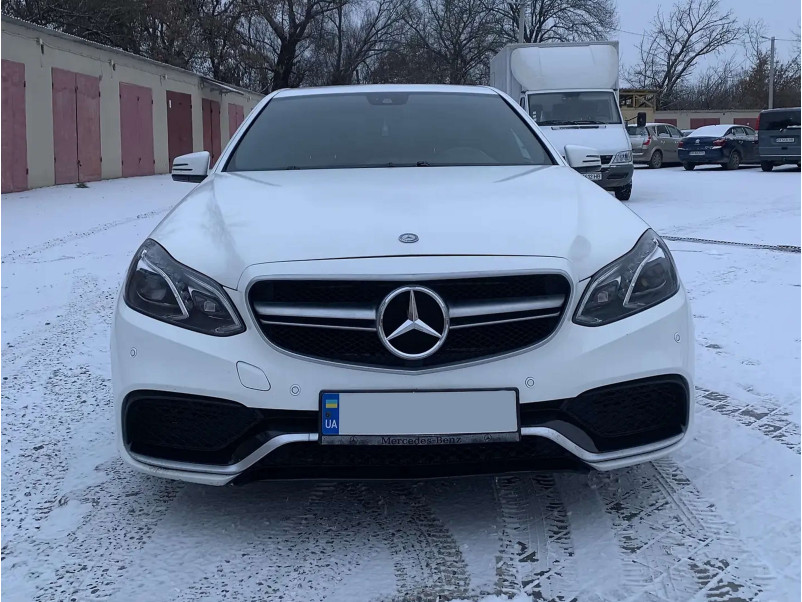 Передній бампер  ( стиль E63 AMG ) на Mercedes-Benz E-Class W212 2013-2016 року