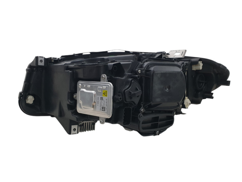 Передні фари  ( Xenon Adaptive ) комплектні на BMW 5 Series F10 / F11 2010-2017 року