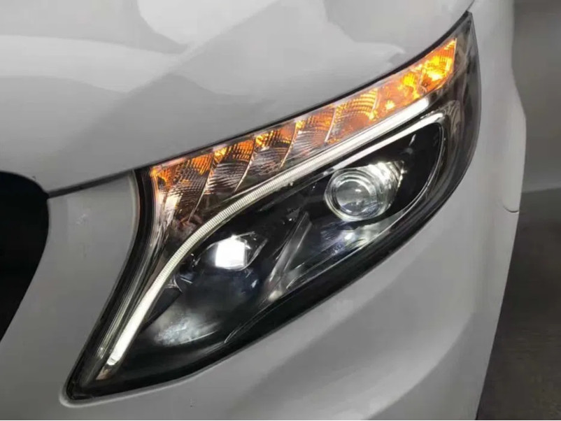 Передні фари  ( Led стиль V-Class заміна галогену ) на Mercedes-Benz VITO-Class W447 2014-2019 року