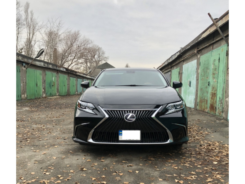 Передній бампер  ( стиль Lexus ES 2018-2021 року ) на Lexus ES 2012-2015 року