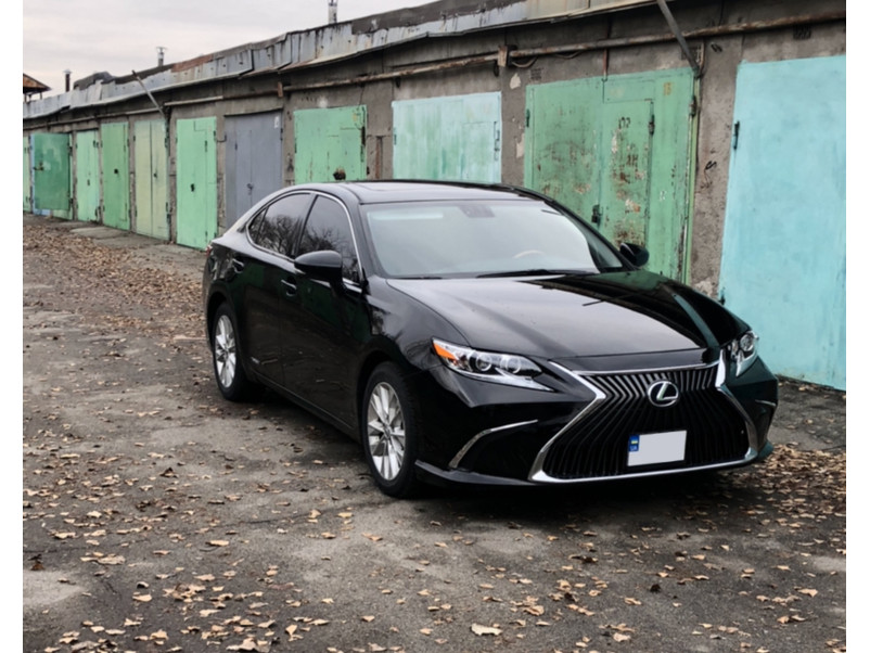 Передній бампер  ( стиль Lexus ES 2018-2021 року ) на Lexus ES 2012-2015 року