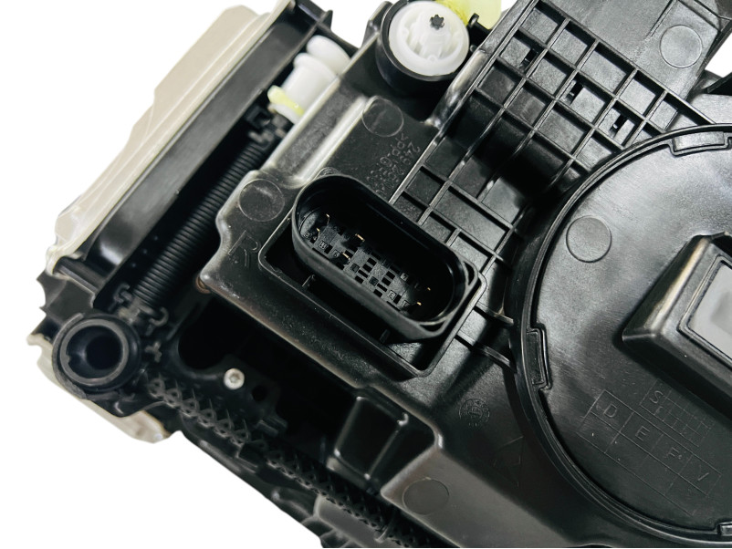 Передні фари  Multibeam LCI ( заміна дорестайлінг ) на Mercedes-Benz GLE-Class W167 2018-2023 року