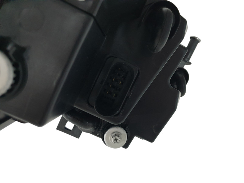 Передні фари  Led ( заміна галогену ) на Mercedes-Benz A-Class W177 2018-2022 року