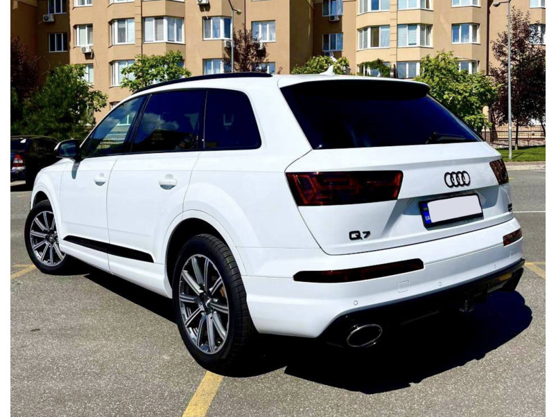 Дифузор ( заднього бампера ) Full Black / Chrome Pipe ( в стилі RSQ7 ) на Audi Q7 4M 2015-2020 року