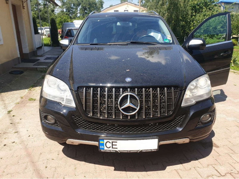 Решітка радіатора Chrome Black GT на Mercedes-Benz ML-Class W164 2008-2011 року