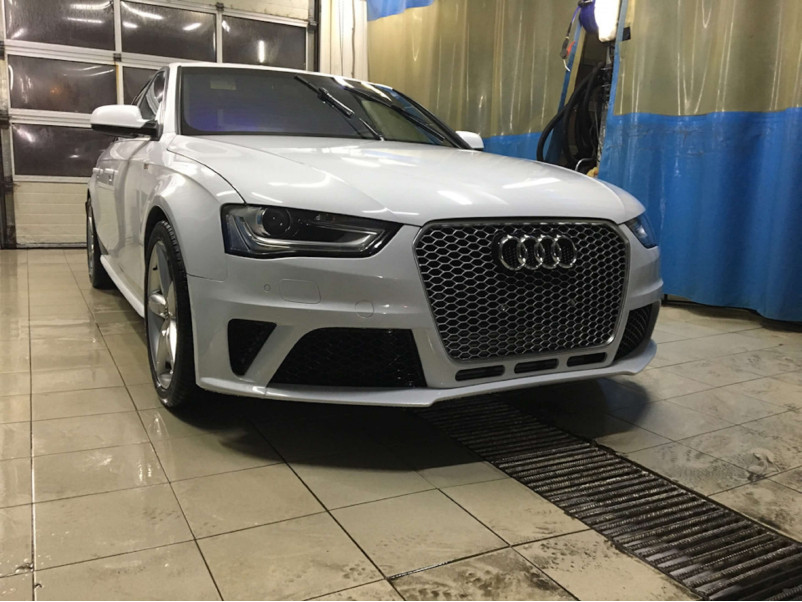 Передній бампер  ( стиль RS4 ) на Audi A4 B8 2011-2015 року