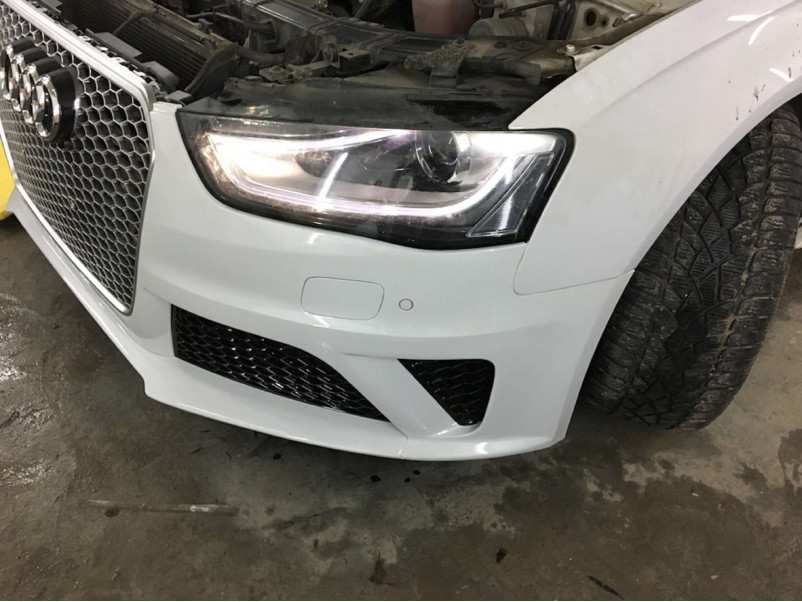 Передній бампер  ( стиль RS4 ) на Audi A4 B8 2011-2015 року