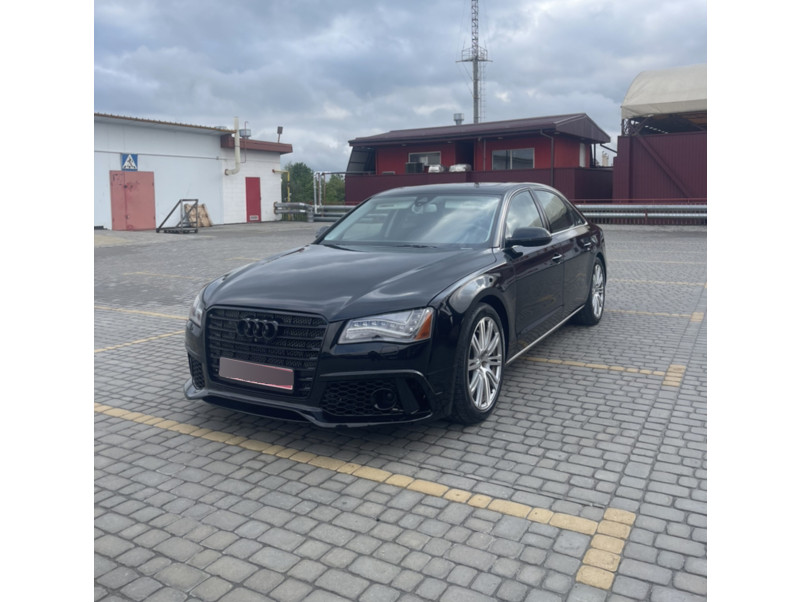 Передній бампер  ( з решіткою в стилі W12 ) FB на Audi A8 D4 2010-2014 року