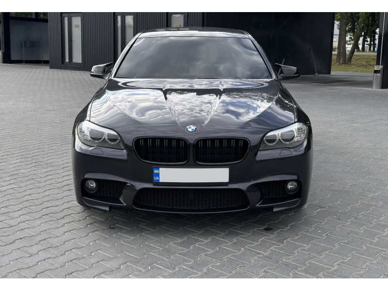 Передній бампер  ( стиль M5 ) під туманки на BMW 5 Series F10 / F11 2010-2017 року
